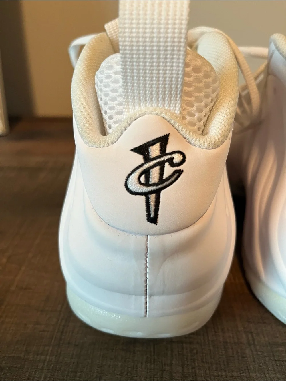 Nike Air Foamposite One Triple White HJ5195-100‎ Men's Size 9